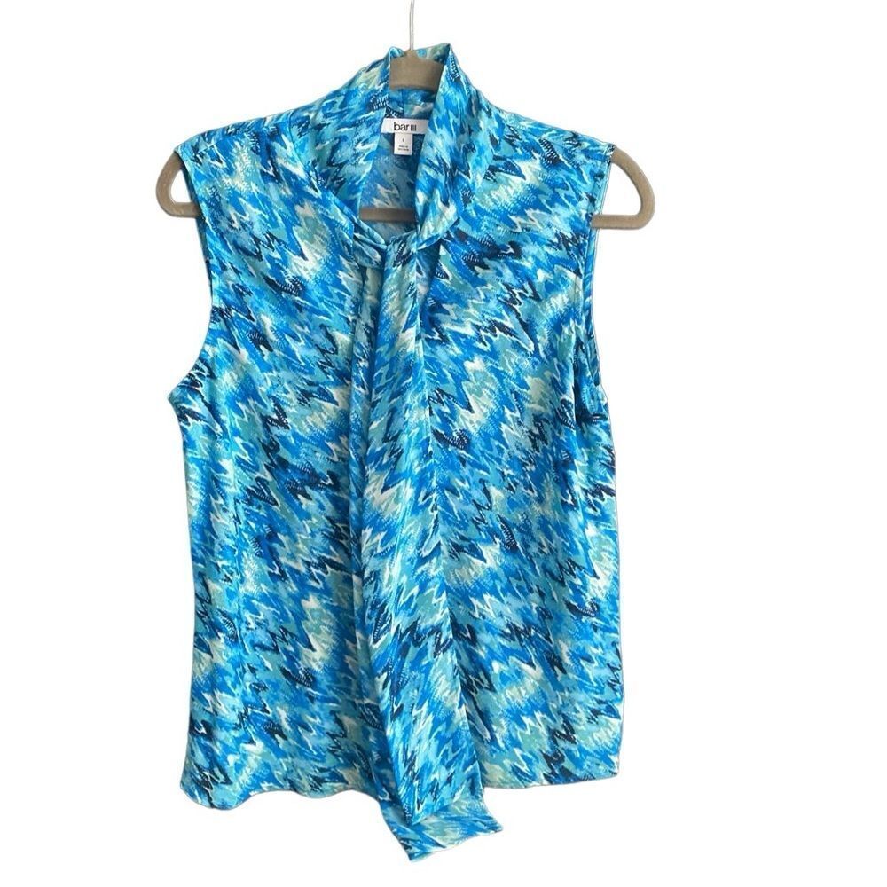 NWOT Bar III Sleeveless Blue Print Blouse with Neck Tie. Size Large. - Picture 2 of 8